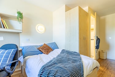 Silver En Suite at Europa, 190 Erskine Street, City Centre, Liverpool, L61AL - Image 3